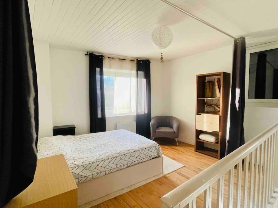 Agreable Maison De Village Avec Balcon Roiffieux المظهر الخارجي الصورة