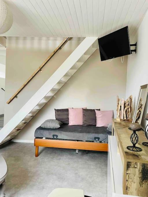 Agreable Maison De Village Avec Balcon Roiffieux المظهر الخارجي الصورة