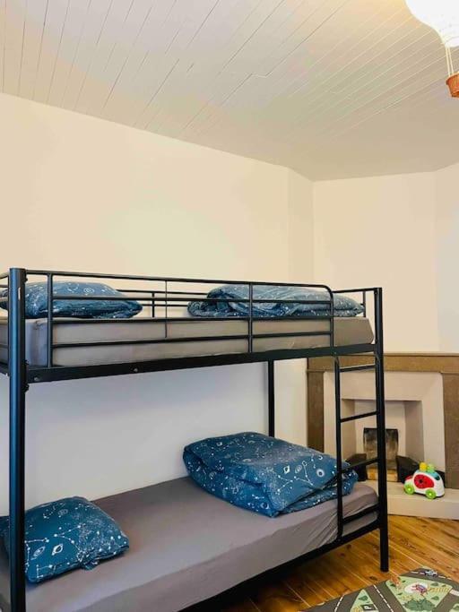 Agreable Maison De Village Avec Balcon Roiffieux المظهر الخارجي الصورة