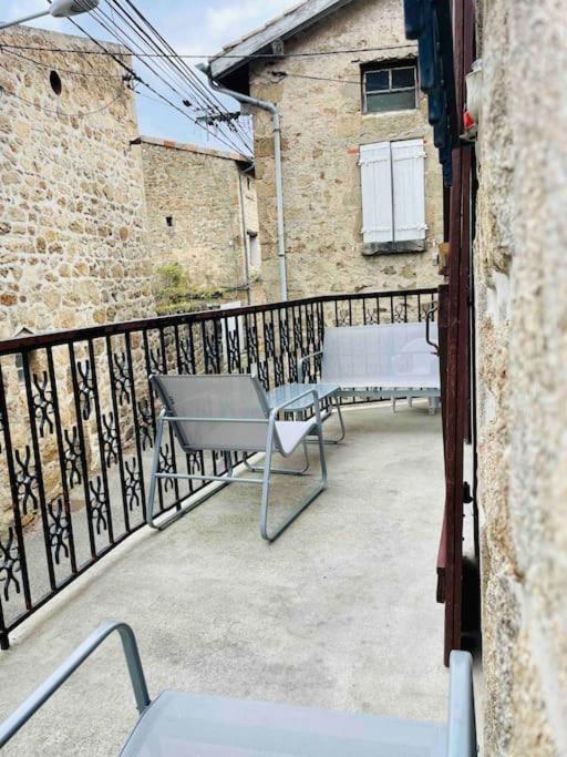 Agreable Maison De Village Avec Balcon Roiffieux المظهر الخارجي الصورة
